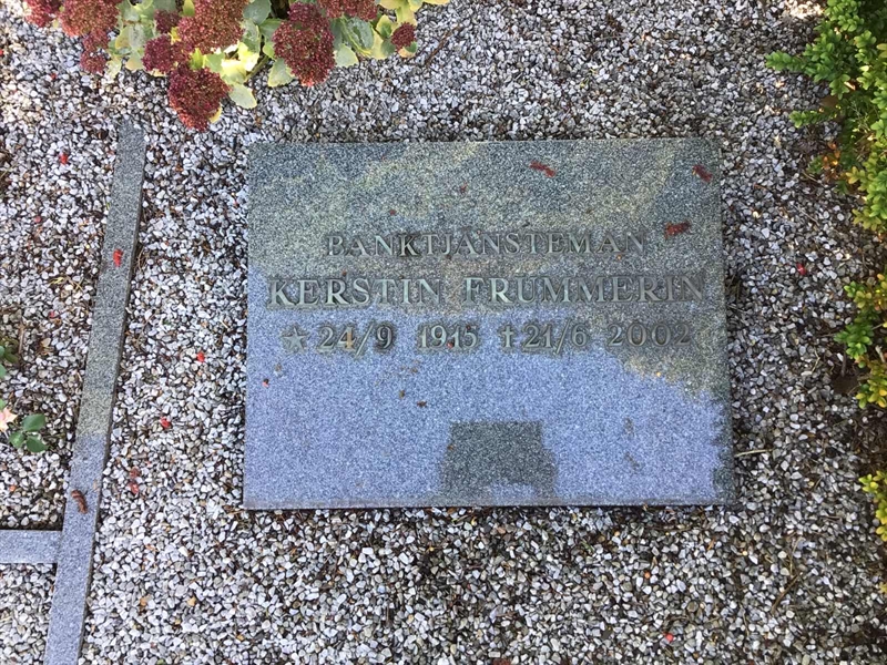 Grave number: LM 1 08  006, 007, 008, 009