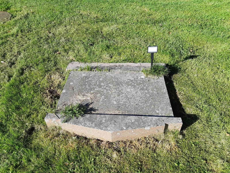 Hautatunnus: Fr 7   747-748