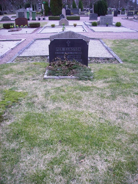 Grave number: LM 3 24  002