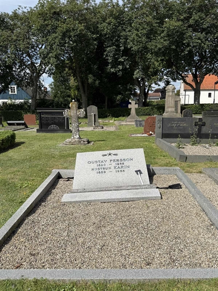 Grave number: ON D   330, 331