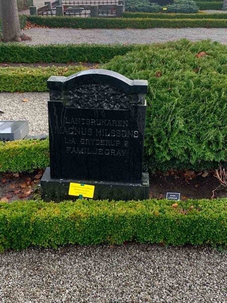 Grave number: TO F   132, 133, 134, 135