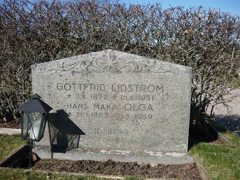 Grave number: ÖD 05   41, 42