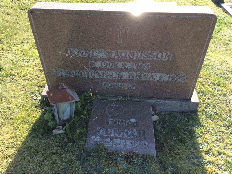 Grave number: F 03   186, 187