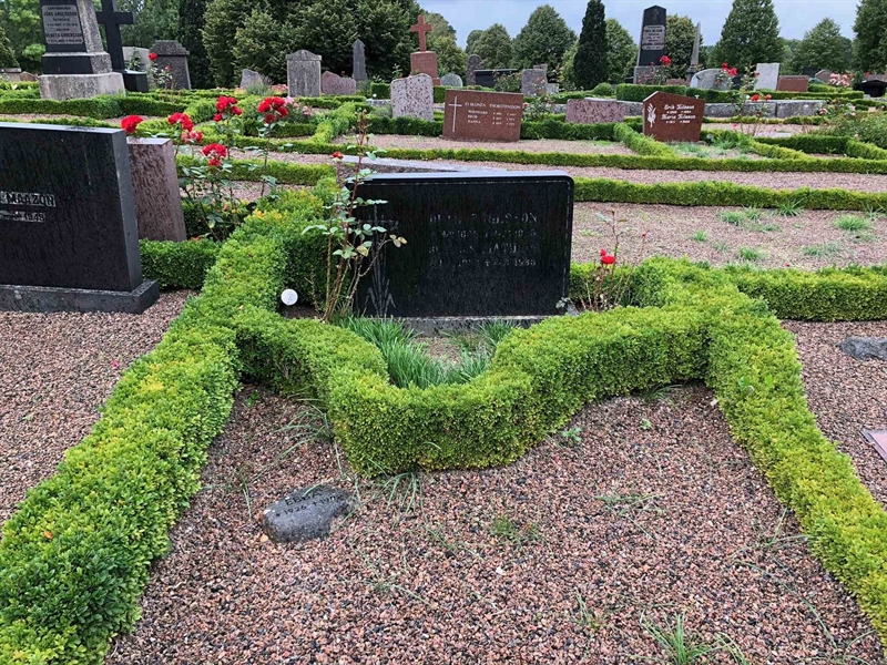 Grave number: Kå 25     6, 7