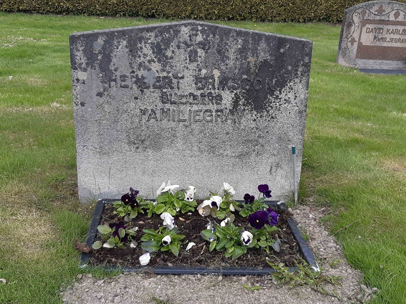 Grave number: KA 02    84