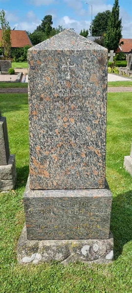 Grave number: LM 1 12  024