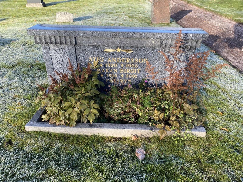 Grave number: 4 Ga 01    16-18
