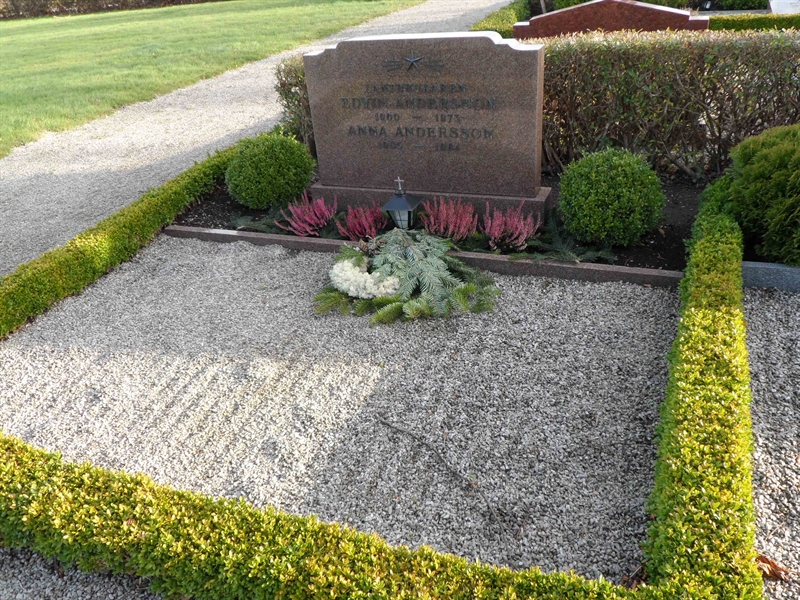 Grave number: ÖTN NVK2   102, 103