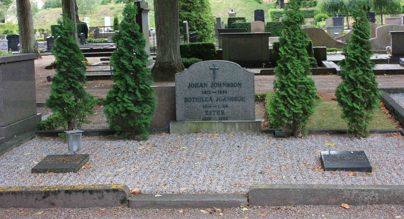 Grave number: Ö 21i    16, 17, 18