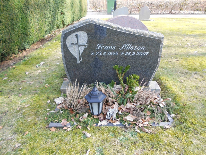 Grave number: NÅ N4    65, 66