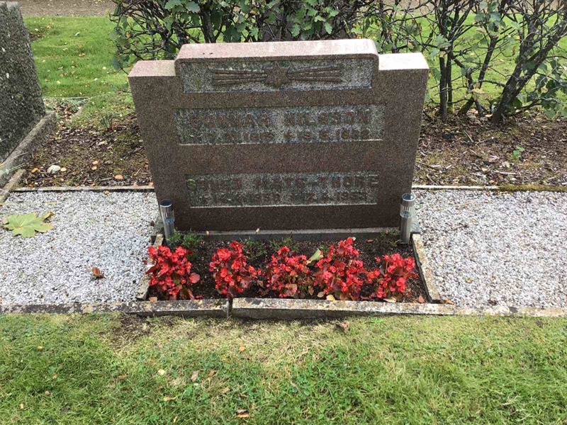 Grave number: 20 D    17-18