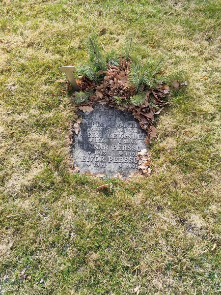Grave number: 1 02 76