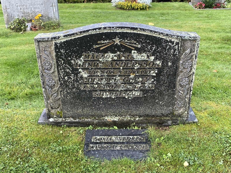 Grave number: 4 Öv 18   137-139