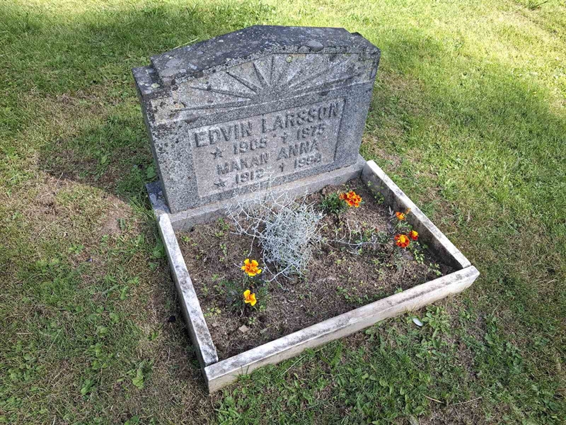 Grave number: 001 2   905