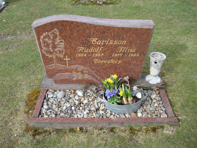 Grave number: KU 12    66, 67