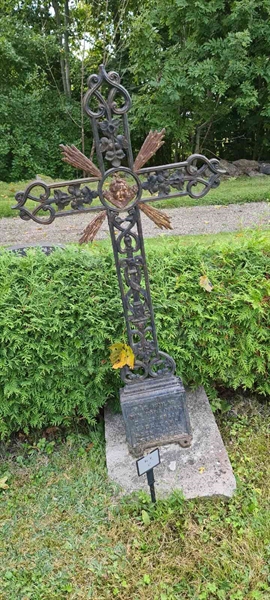 Grave number: M V   37