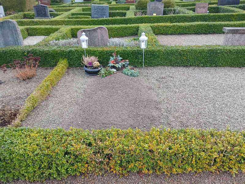 Grave number: Si J     3, 4