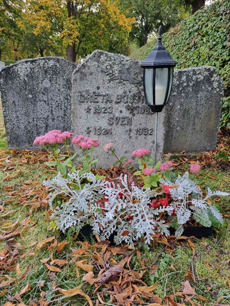 Grave number: 1 13   89