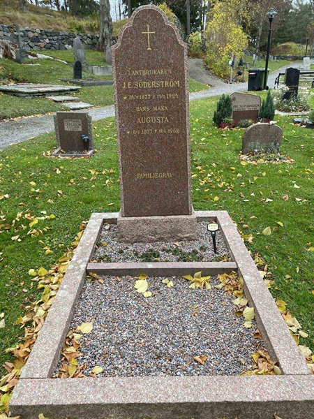 Grave number: 1 07    35