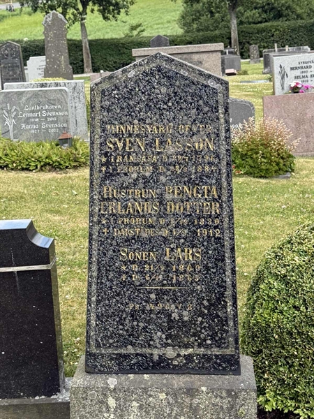 Grave number: FÅ D 109, 110, 111, 112, 113