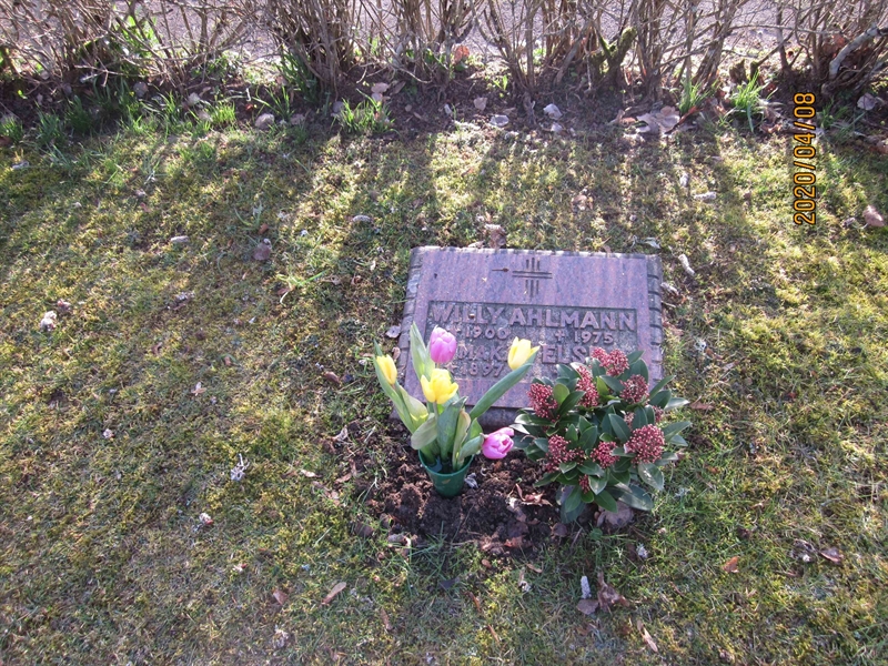 Grave number: 02 M    7
