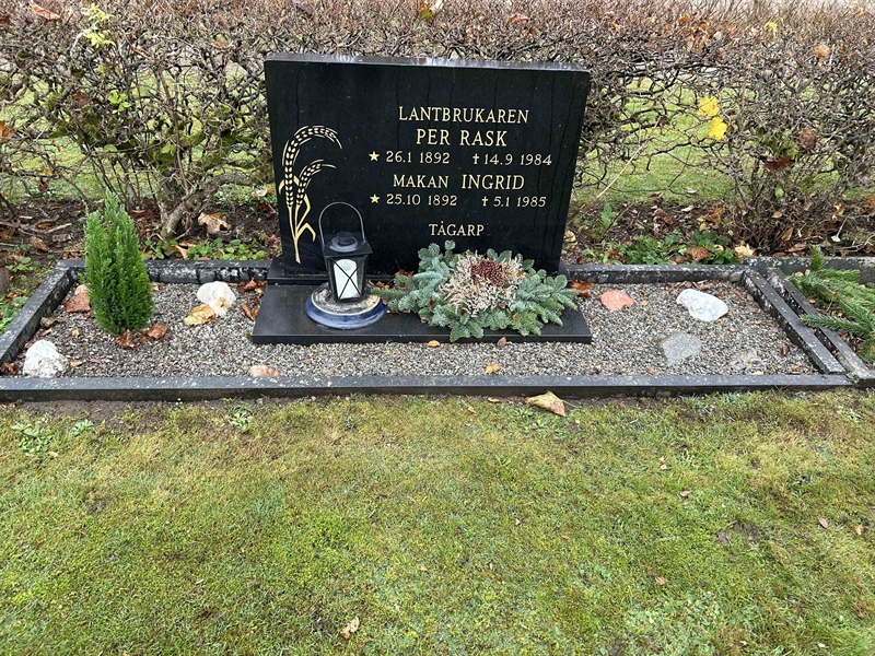 Grave number: L N E 144, 145