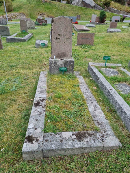 Grave number: F 02   272
