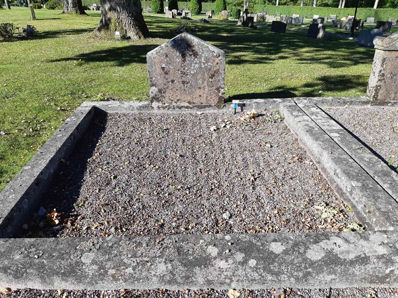 Grave number: Fr 7   831-832
