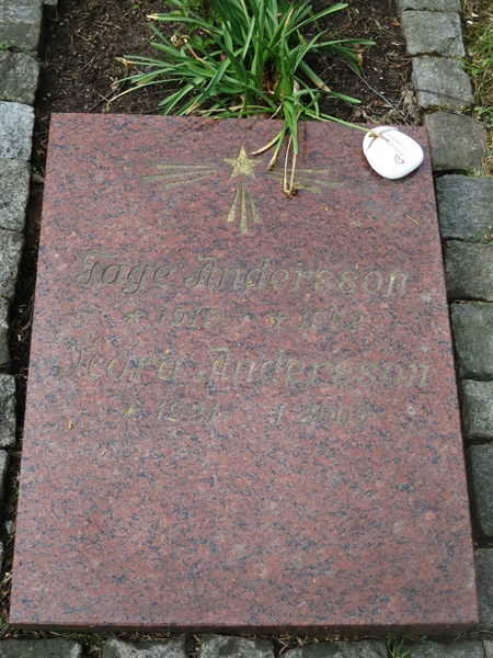 Grave number: HÖB N.UR   371