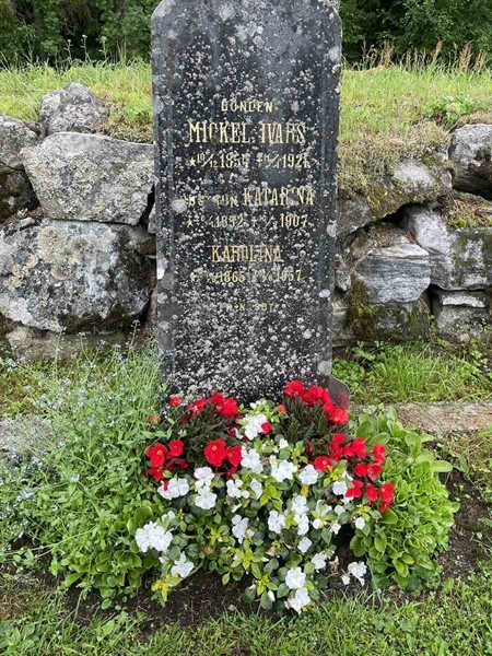 Grave number: N 4 4   695