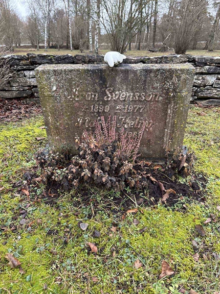 Grave number: L A 20
