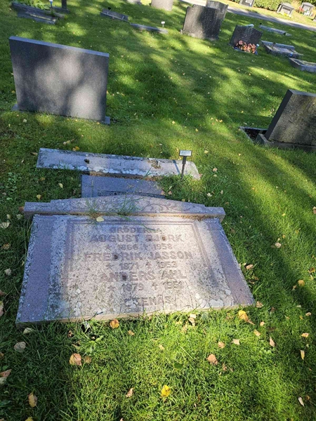Grave number: Fr 7   372-374