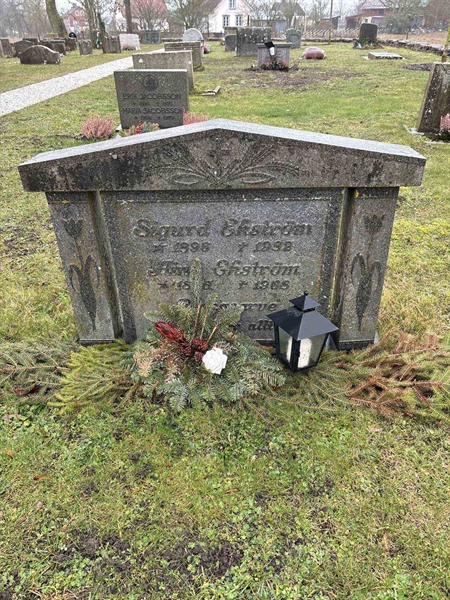 Grave number: Ar A 10, 11