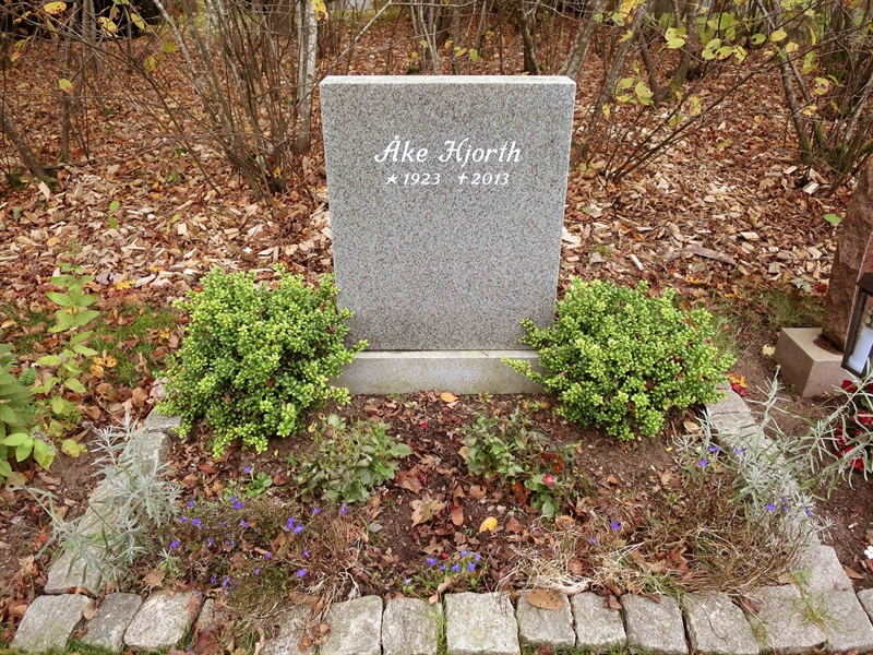 Grave number: HNB RL.I    37