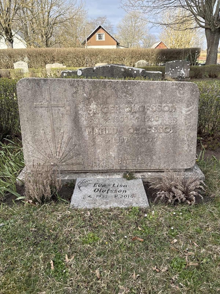 Grave number: LO 114, 115