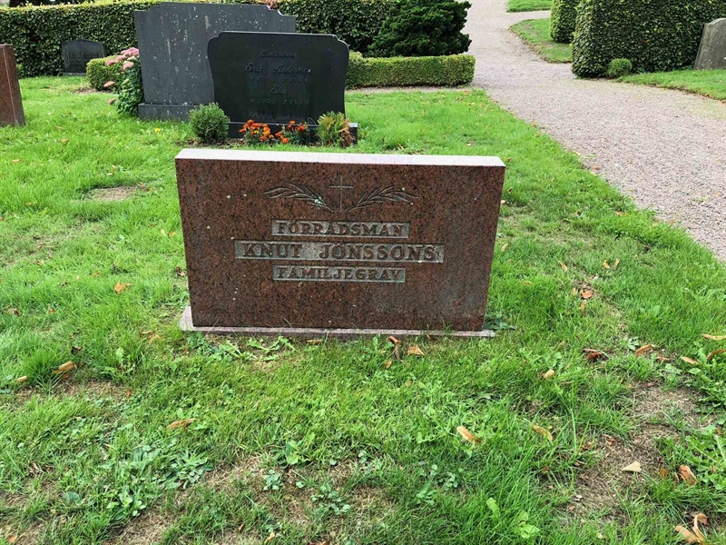 Grave number: AK 03   100, 101