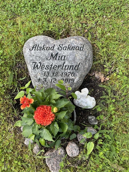 Grave number: R 5    63