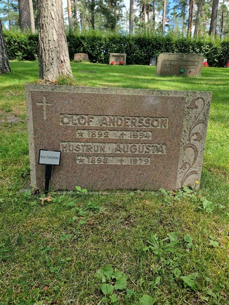 Grave number: 1 KV.4    11-13