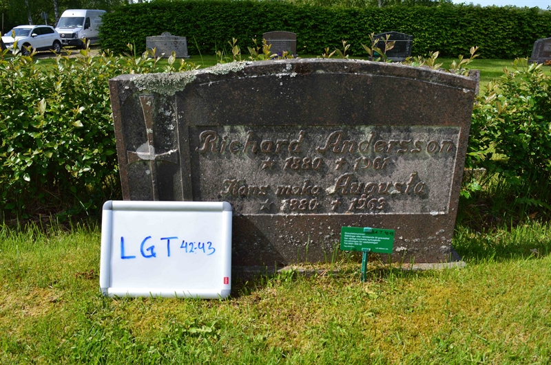 Grave number: LG T    42, 43