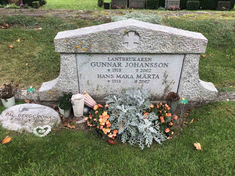 Hautatunnus: Kaga ga    42-43