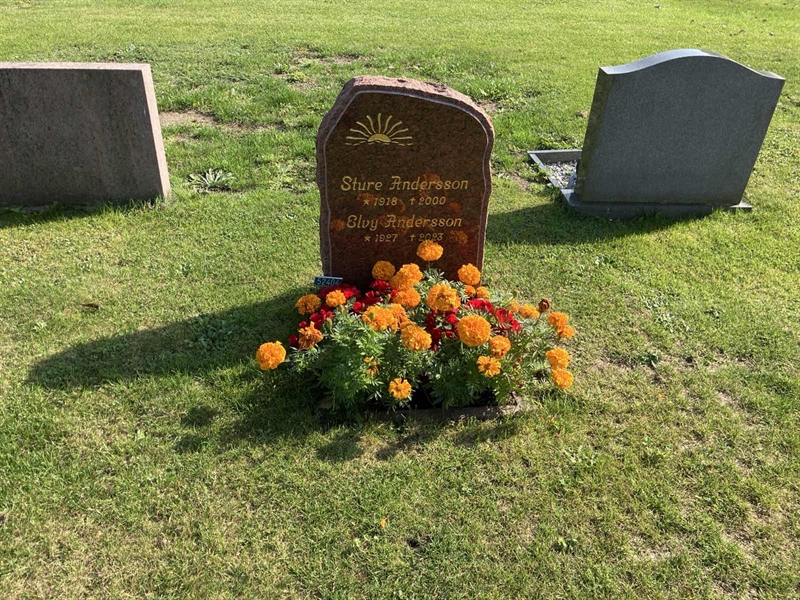 Grave number: R 02   593, 594