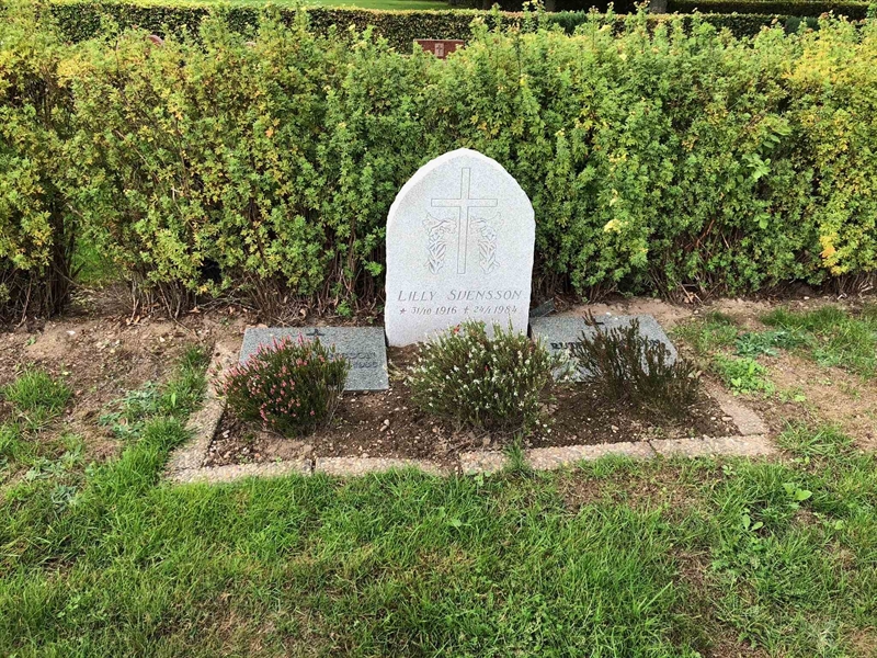 Grave number: RK MB   158, 159, 160