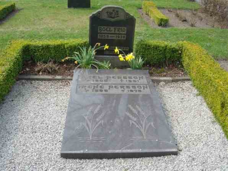 Grave number: FLÄ G    55-56