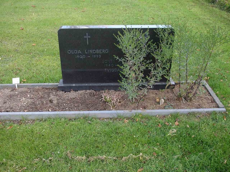 Grave number: FN I    13, 14
