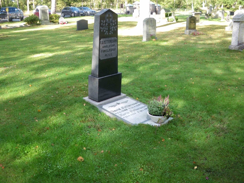 Grave number: SB 15    13