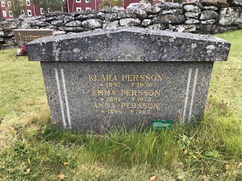 Grave number: ÅR A   330, 331, 332