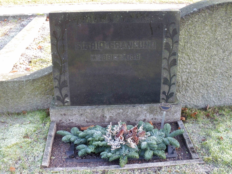 Grave number: HÖB 16    56