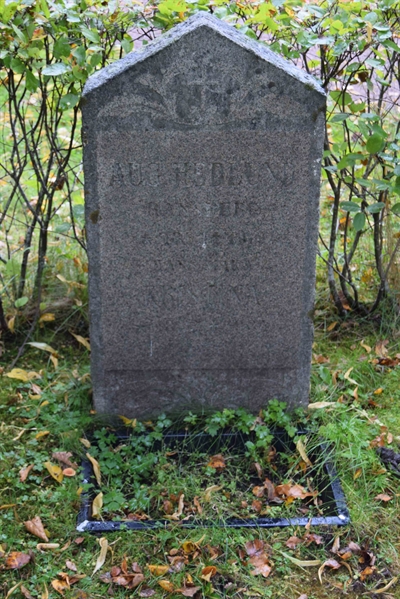 Grave number: 01 6   203