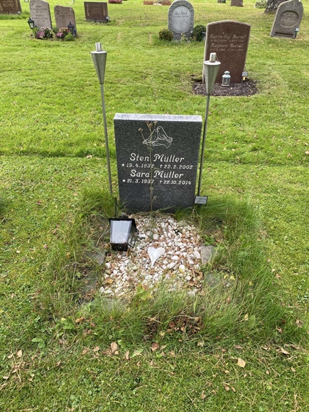 Grave number: 2 C   711-712