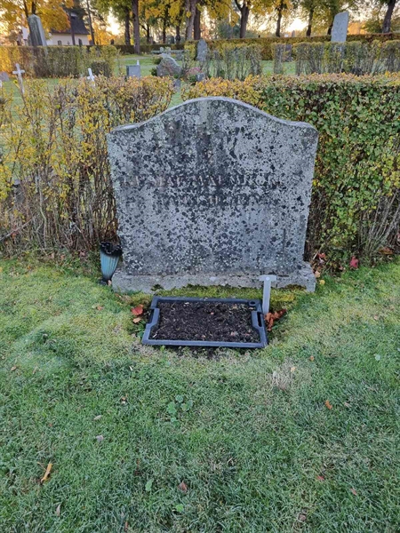 Grave number: 1 18   26